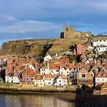 Bijou Romantic Retreat, Whitby Centre